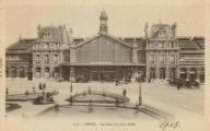 Fa�ade de la gare monumentale un jour d'�t� 1903